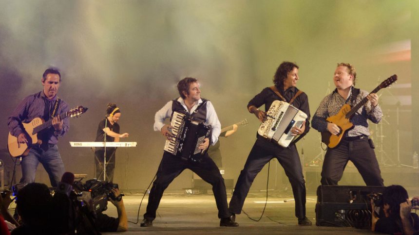 EL CHAMAMÉ, DE GALA: MARIO BOFILL + LOS DE IMAGUARÉ + LOS ALONSITOS, EN LA CALLE CORRIENTES