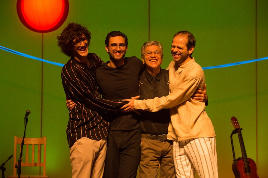 UN ANTICIPO DEL «OFERTORIO» DE CAETANO VELOSO E HIJOS EN EL GRAN REX