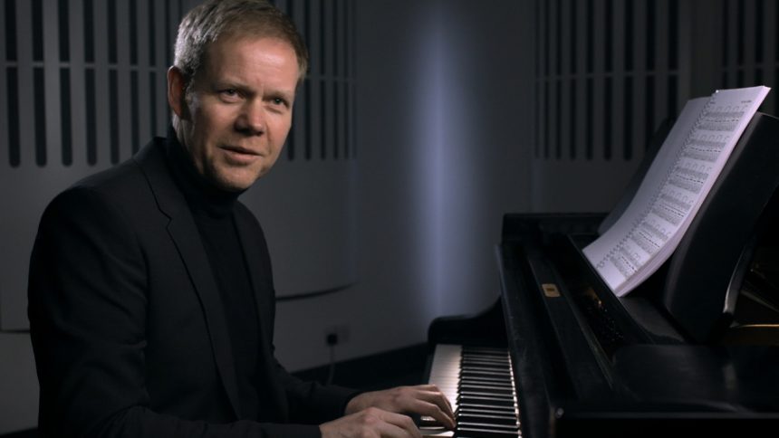 MAX RICHTER TOCARÁ EL PIANO FRENTE A LA GRAN MURALLA CHINA