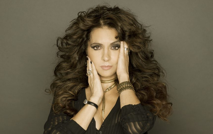 PATRICIA SOSA LLEGA A UN FESTIVAL FOLCLÓRICO CON SU DISCO DE ZAMBAS