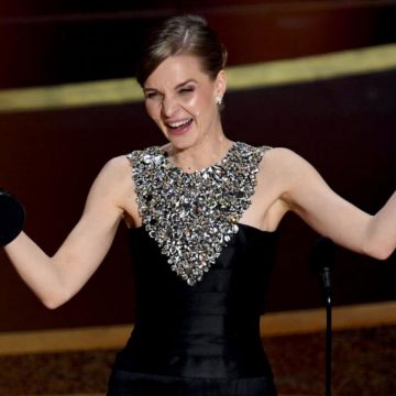 PREMIOS OSCAR: LA ISLANDESA HILDUR GUONADÓTTIR OBTUVO LA ESTATUILLA POR SU INQUIETANTE MÚSICA CLÁSICA PARA EL FILM «JOKER»