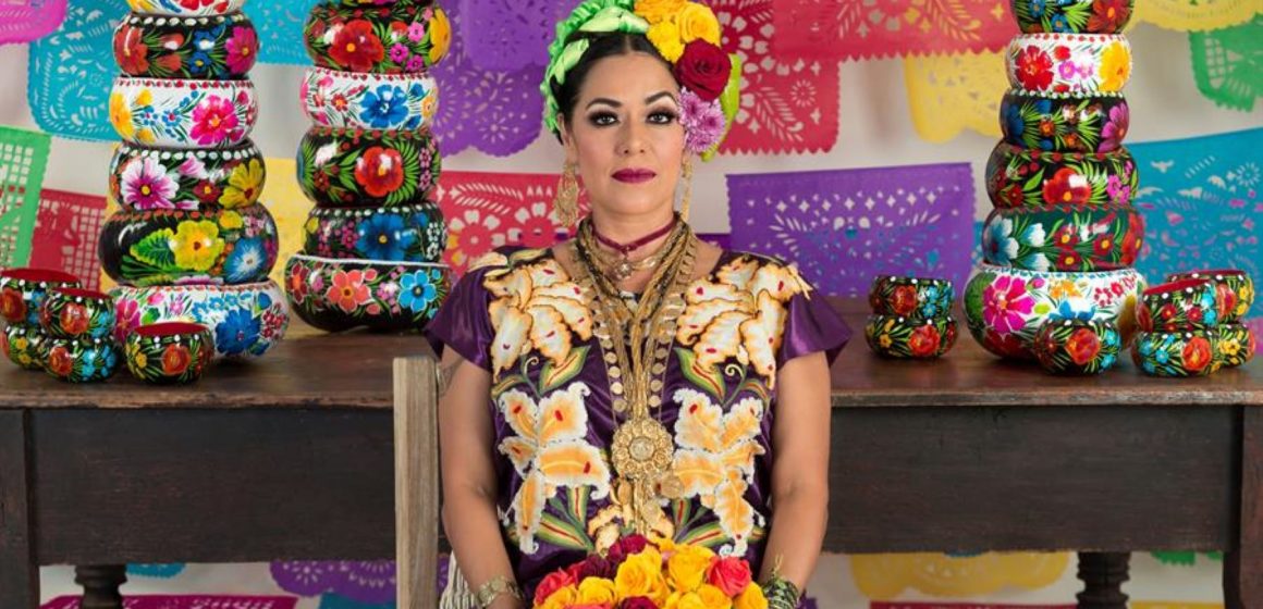 LILA DOWNS Y «EL SILENCIO»: «HOY QUE ESCUCHO EL ALTAVOZ DE LOS MUNICIPALES SABÍA QUE VENDRÍA UN ESTADO DE TEMORES DE ENCIERRO, DE VALOR EN MI MISMA»