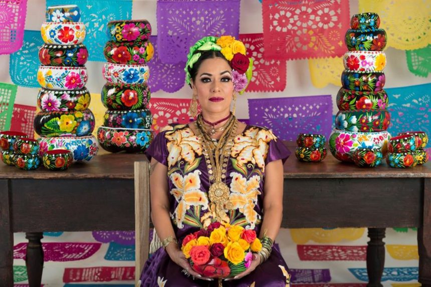 LILA DOWNS Y «EL SILENCIO»: «HOY QUE ESCUCHO EL ALTAVOZ DE LOS MUNICIPALES SABÍA QUE VENDRÍA UN ESTADO DE TEMORES DE ENCIERRO, DE VALOR EN MI MISMA»