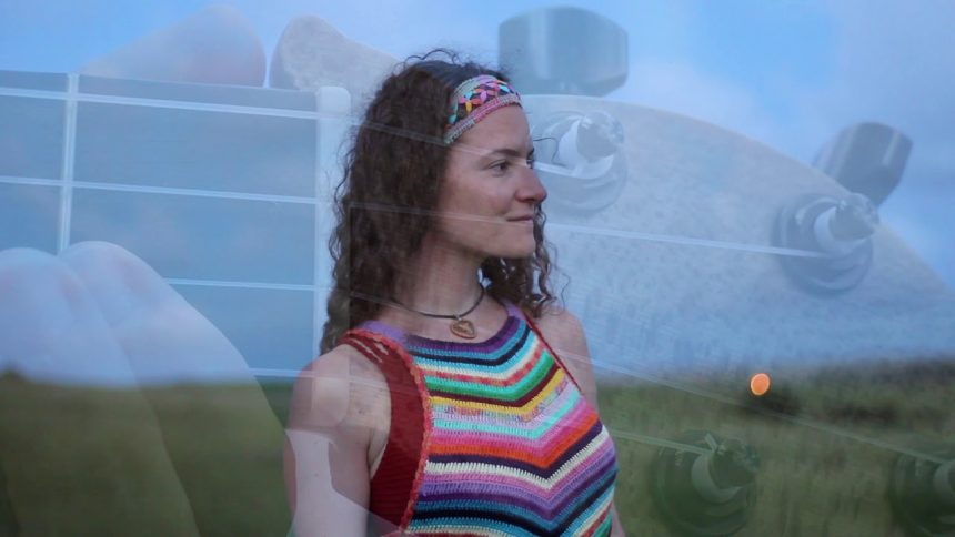 LA CANTANTE Y PERCUSIONISTA MARIANA MASETTO SORPRENDE CON UN DISCO CON TEMAS PROPIOS Y VERSIONES DE ROBERTO CARLOS, TRIBALISTAS Y STING, ENTRE OTROS