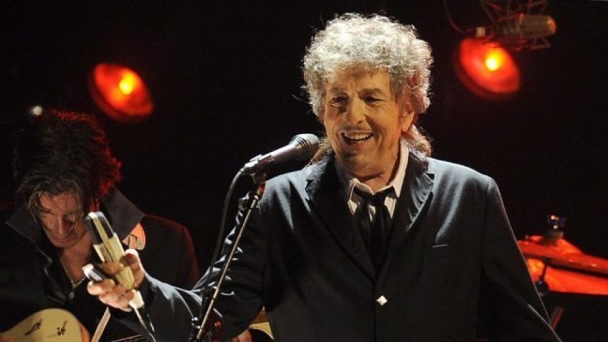 LUEGO DE OCHO AÑOS, BOB DYLAN DELEITA CON «ROUGH AND ROWDY WAYS», UN ÁLBUM DE GRANDES CANCIONES