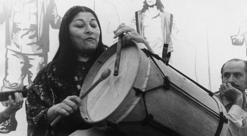 A 85 años del nacimiento de Mercedes Sosa, las voces de cuatro amigos: Teresa Parodi, Eduardo Carrasco, Julio Lacarra y Peteco Carabajal