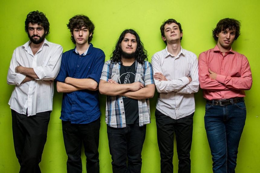 Los rosarinos de La Máquina Invisible, formación típica de tango con guitarra eléctrica, vía streaming
