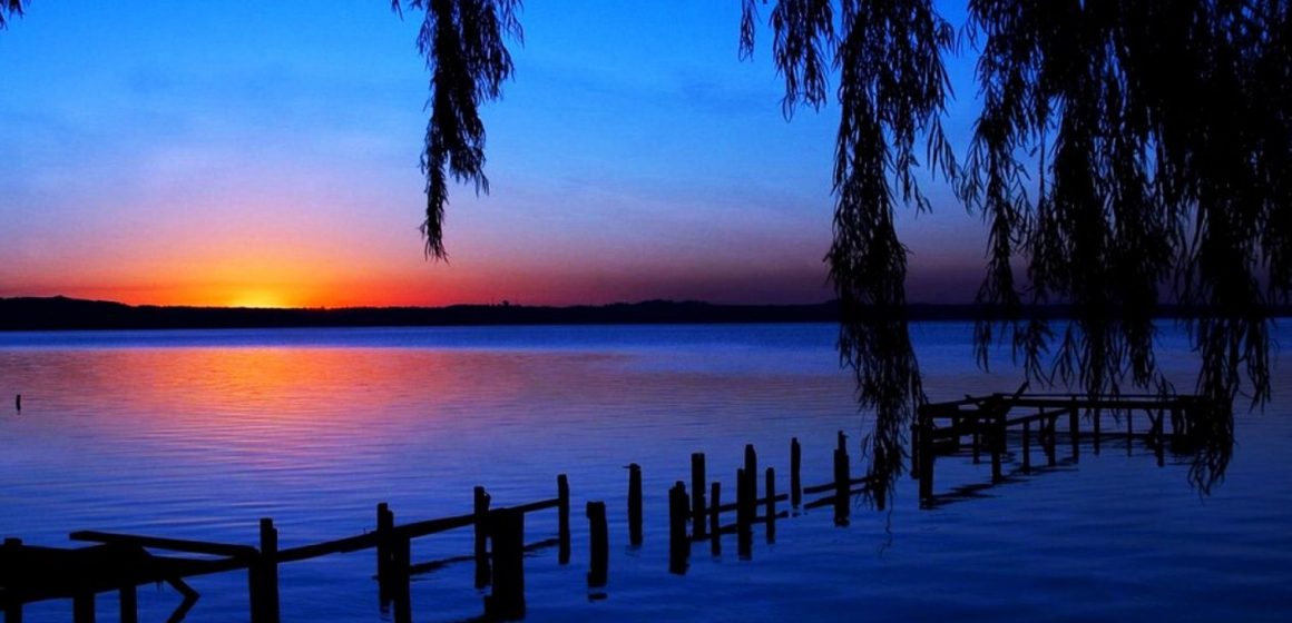 Lago Ypacaraí, entre leyendas guaraníes, cerros con espesa vegetación y una imponente vista desde cualquiera de las ciudades que lo rodean