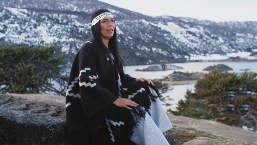 La plataforma Contar y dos series imperdibles: «Aimé», sobre una trascendental cantante mapuche, y «En viaje», una comedia sobre una azafata que vive más dentro de un avión que sobre tierra