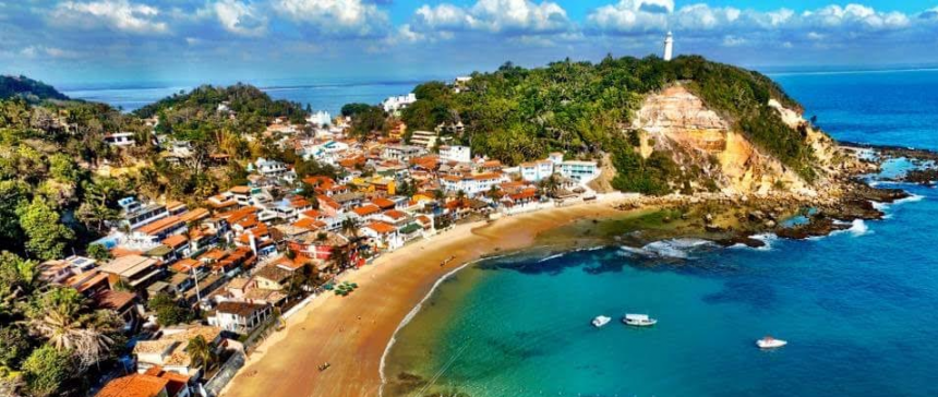 Morro de São Paulo, para desconectar de la vorágine con los pies a orillas de sus plácidas playas, o por las noches en fiestas al ritmo del samba