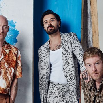 Los escoceses de Biffy Clyro, que giran entre el pop británico y la música alternativa de Seattle, celebran vía Streaming la aparición de su álbum «A Celebration of Endings»