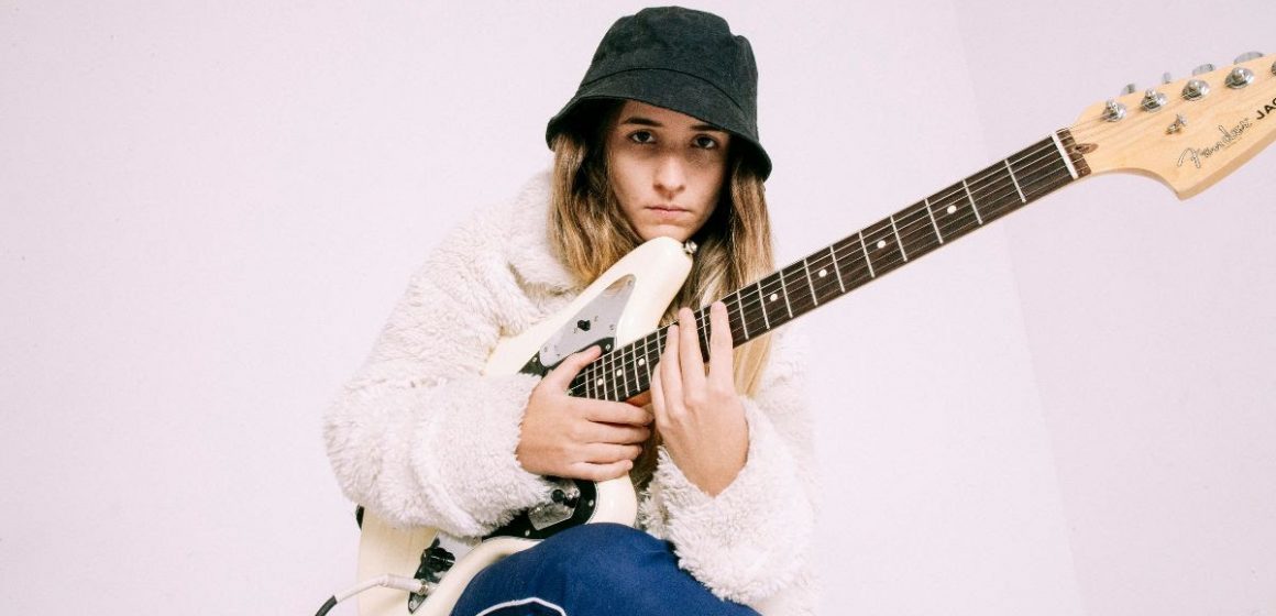 María Codino continúa presentando canciones de su propuesta solista: en «Loop en Mi» desarrolla pop ameno y contagioso