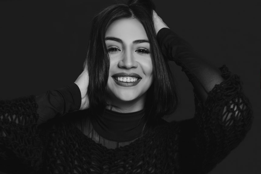 De raíces santiagueñas, Flor Paz versiona en folclore «Bring on the nigth», del recordado grupo inglés The Police