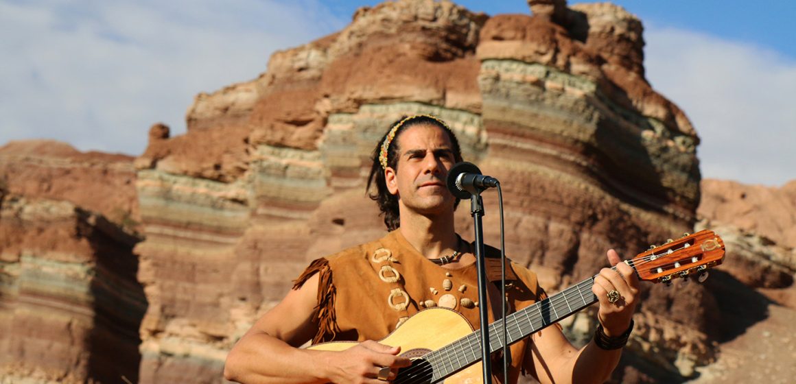 Shoni Shed, sobre sus disco «Paganías»: “Pequeños pueblos remotos con rostros originarios rezándole a una virgen y a la vez manteniendo costumbres ancestrales, la Pachamama entrelazada a una cruz, carnavales importados desde Europa, mezclados con creencias regionales”