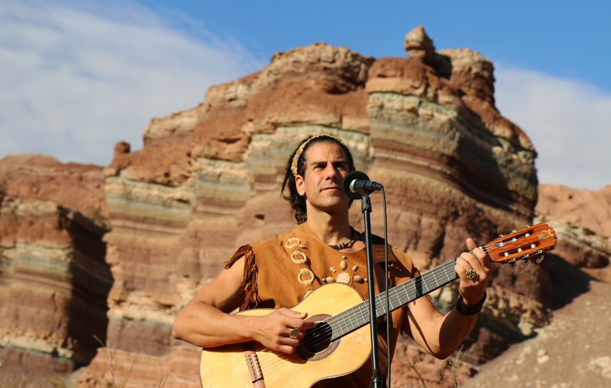Shoni Shed, sobre sus disco «Paganías»: “Pequeños pueblos remotos con rostros originarios rezándole a una virgen y a la vez manteniendo costumbres ancestrales, la Pachamama entrelazada a una cruz, carnavales importados desde Europa, mezclados con creencias regionales”