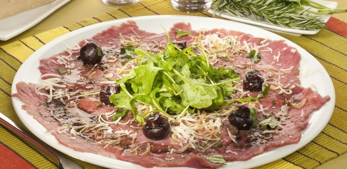 Carpaccio, un plato veneciano cuyo nombre fue en honor al artista renacentista Vittore Carpaccio (por La Cocina del Chaucha)