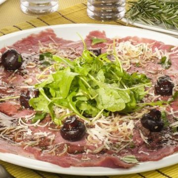 Carpaccio, un plato veneciano cuyo nombre fue en honor al artista renacentista Vittore Carpaccio (por La Cocina del Chaucha)