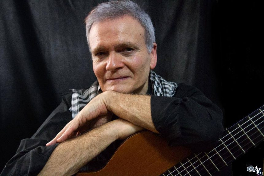 Javier Peñoñori: “El silencio tiene valor en la música como en la escritura, sin el silencio no hay música y sin silencio no hay poesía; en la guitarra he aprendido el valor que tienen los silencios como fuerza que le da a la misma interpretación”