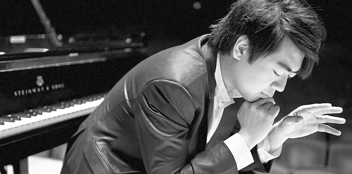 El consagrado pianista chino Lang Lang sorprende al mundo de la música clásica con el álbum «Goldberg Variations» de Bach, que presentó oficialmente en un templo histórico en Beijing