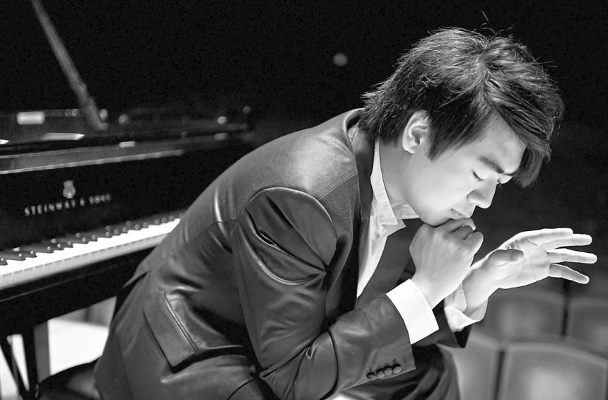 El consagrado pianista chino Lang Lang sorprende al mundo de la música clásica con el álbum «Goldberg Variations» de Bach, que presentó oficialmente en un templo histórico en Beijing