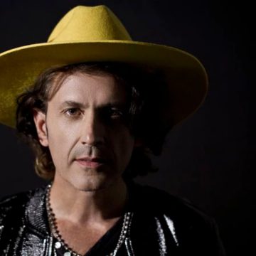 Coti y Los Brillantes inauguran el primer autoconcierto de Argentina en la localidad de San Isidro, frente al río