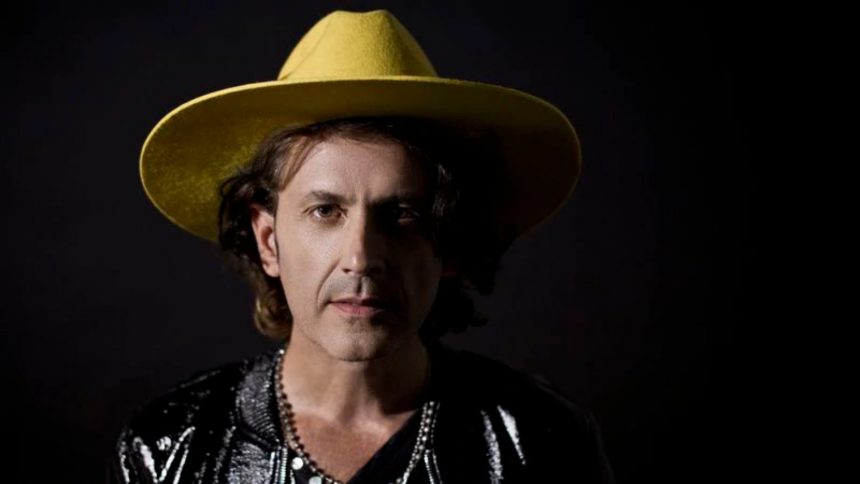 Coti y Los Brillantes inauguran el primer autoconcierto de Argentina en la localidad de San Isidro, frente al río