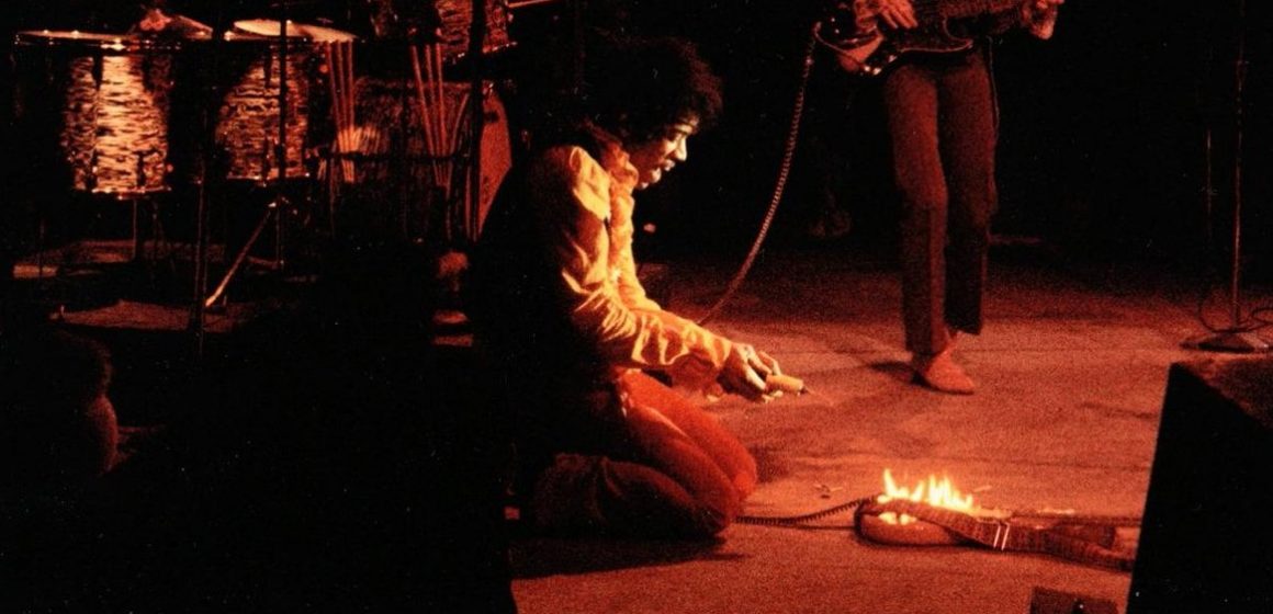 A 50 años del fallecimiento de Jimi Hendrix, el astro que hacía el amor a su Stratocaster cada vez que se subía a un escenario, la piedra angular para todo lo que llegó después; sin duda, el mejor guitarrista de la historia