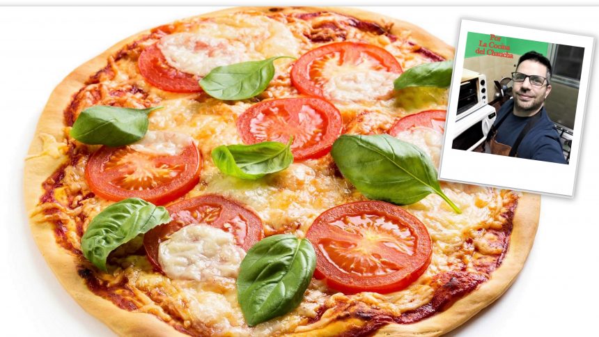 Pizza Margarita, nacida en la ciudad de Nápoles e inspirada en la bandera italiana y en una reina llamada Margarita
