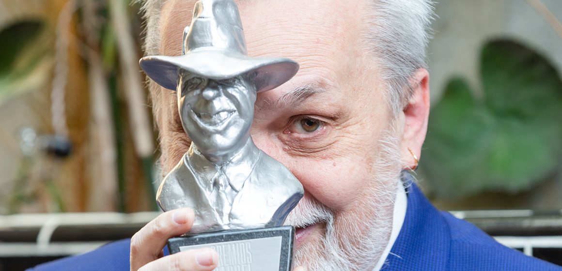 El músico argentino David Lebón se alzó con la estatuilla de oro en los Premios Gardel 2020 que se otorgan en Argentina todo los años