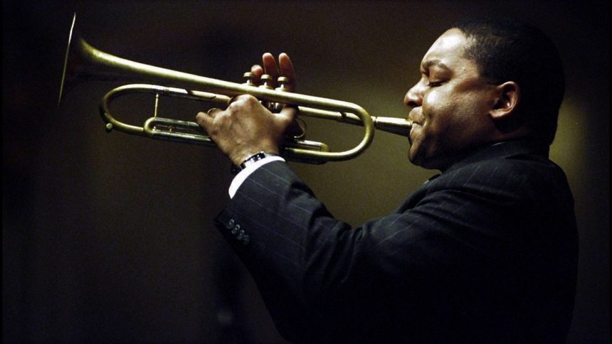 El trompetista y compositor estadounidense Wynton Marsalis lanza “The Ever Fonky Lowdown”, obra musical sobre la libertad democrática, el abuso de poder, el racismo y la corrupción.