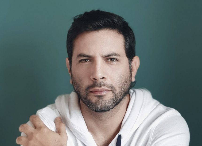 El ex atleta salteño Sebastián Lasquera, actual músico que desarrolla folclore – pop, comparte el video de «No puedo arrancarte de mí»