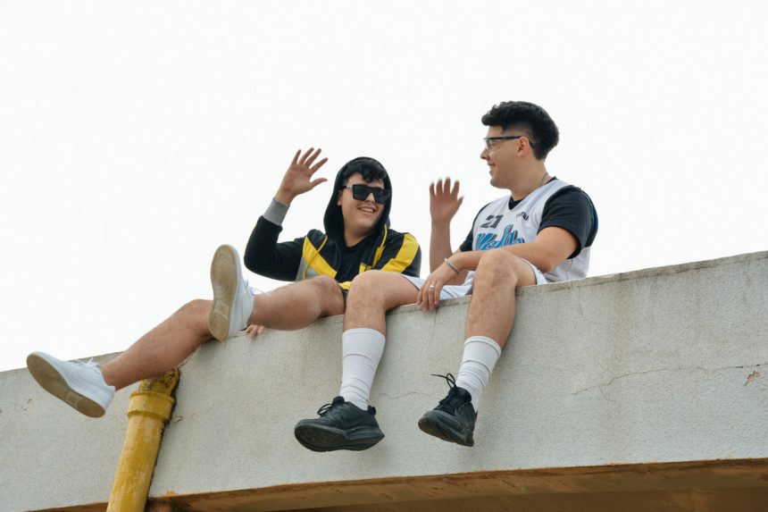 Los entrerrianos J Nick y Feick ponen ritmo, letras e imágenes a «Partido», música urbana mesopotámica