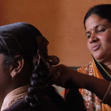 Cine: «Hermanas de los Árboles», un documental que trata sobre la plantación de 111 árboles en una pueblo de India como celebración del nacimiento de cada niña para concientizar contra el infanticidio femenino