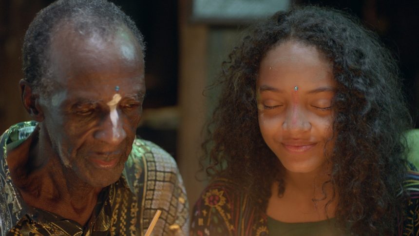 «Ceniza Negra», la historia de una niña de 13 años que vive en un pueblo costero del Caribe costarricense y que su situación de vida la lleva a crecer a la fuerza