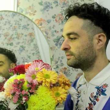 El músico marplatense Pitucardi presenta  su último álbum pop, «Carita»: «Quise conectar más con mi mundo visual, incorporar mis dibujos»