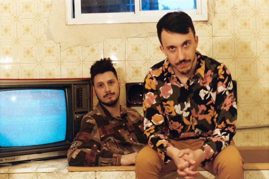 Pop con condimentos funck y rock en guitarras son parte de la fina propuesta sonora de Impulso, quien saca a la luz su nueva placa llamada «Ahora que estamos solos»