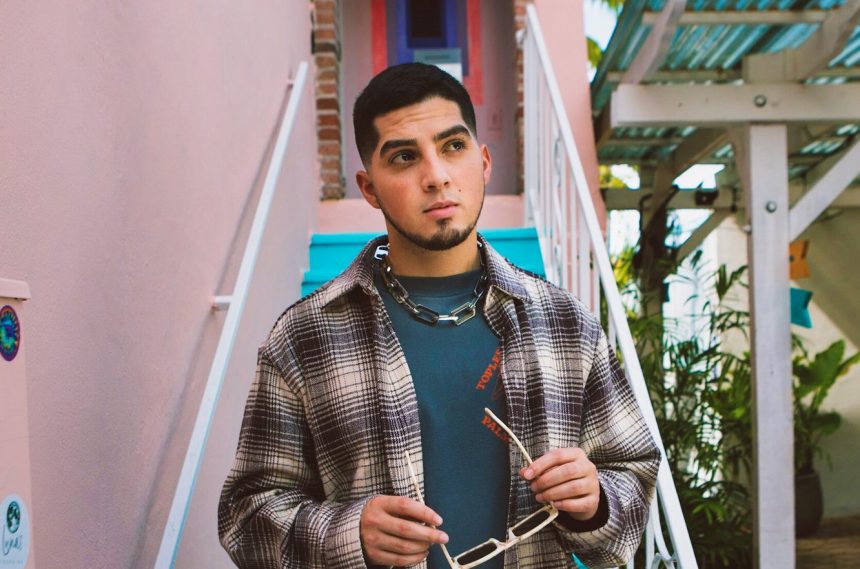 El joven talento chileno Mati Gómez sigue cosechando éxito con pop urbano a través de canciones como «Como nunca», en la que lo acompaña la cantante y YouTuber mexicana Bala