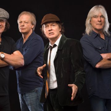 En pocas semanas AC/DC, padres del hard rock australiano y mundial, dan a luz su tan esperada nueva placa, «Power Up»; mientras, un anticipo de su canción «Shot The Dark»