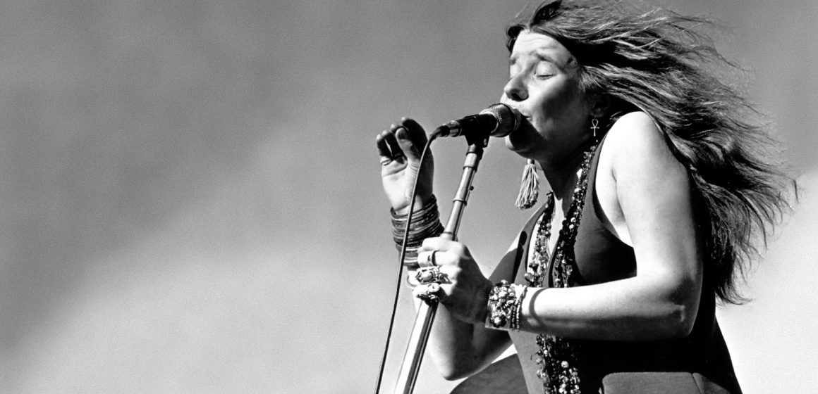 50 años sin Janis Joplin: la historia de la reina blanca del blues, cuyo trágico deselance se produjo tras una sobredosis de heroína, en tiempos del flower power