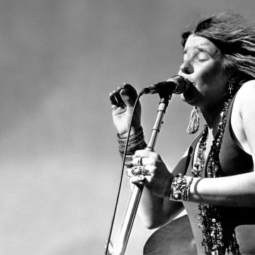 50 años sin Janis Joplin: la historia de la reina blanca del blues, cuyo trágico deselance se produjo tras una sobredosis de heroína, en tiempos del flower power