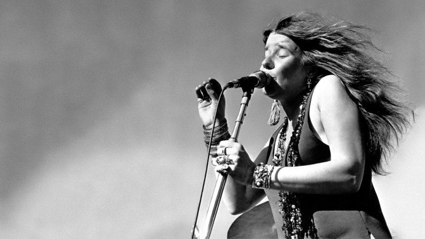 50 años sin Janis Joplin: la historia de la reina blanca del blues, cuyo trágico deselance se produjo tras una sobredosis de heroína, en tiempos del flower power