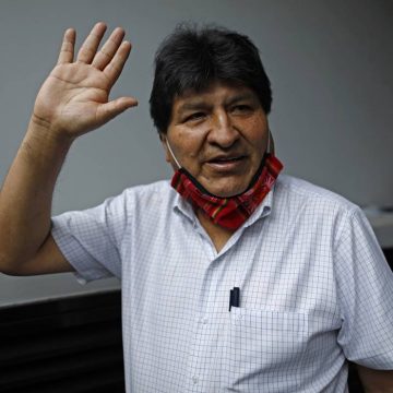 El ex presidente boliviano Evo Morales recibe el Doctorado Honoris Causa de parte de la Universidad Nacional de Artes