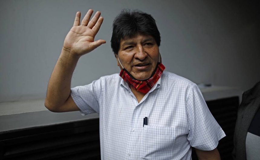 El ex presidente boliviano Evo Morales recibe el Doctorado Honoris Causa de parte de la Universidad Nacional de Artes
