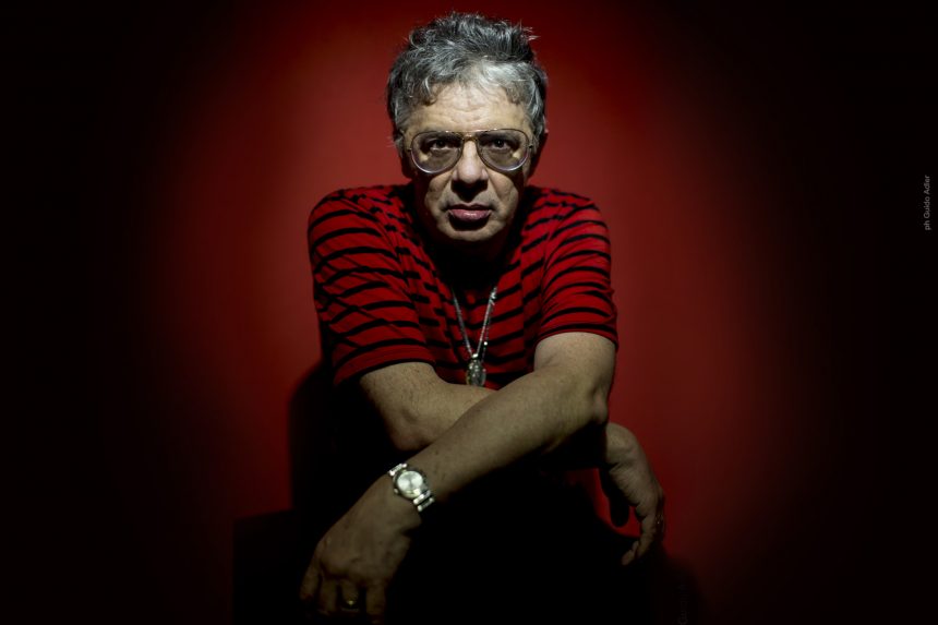 «Ataque de nervios» es otro adelanto del próximo álbum del músico argentino Juanse, quien además ofrecerá un concierto vía Streaming al que titula «La Noche del líder»