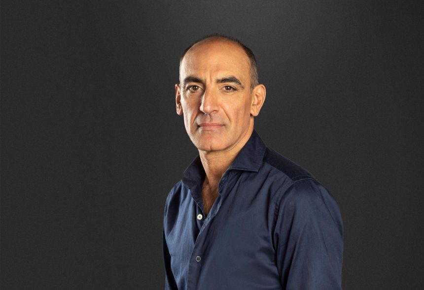 El actor Mauricio Dayub habla de «Alguien como vos», ciclo de relatos y cuentos: «Estas tradiciones han sido formadoras de mi esencia, siendo uno mismo los hábitos que hemos tenido; somos similares a nuestros padres, nuestro barrio, nuestros hermanos»