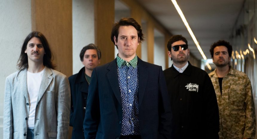 Pop del bueno: Viva Elástico y su single con video «Ardiendo en la arena»