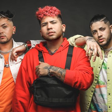 La banda panameña 4U comparte el video de su canción «Rompe»