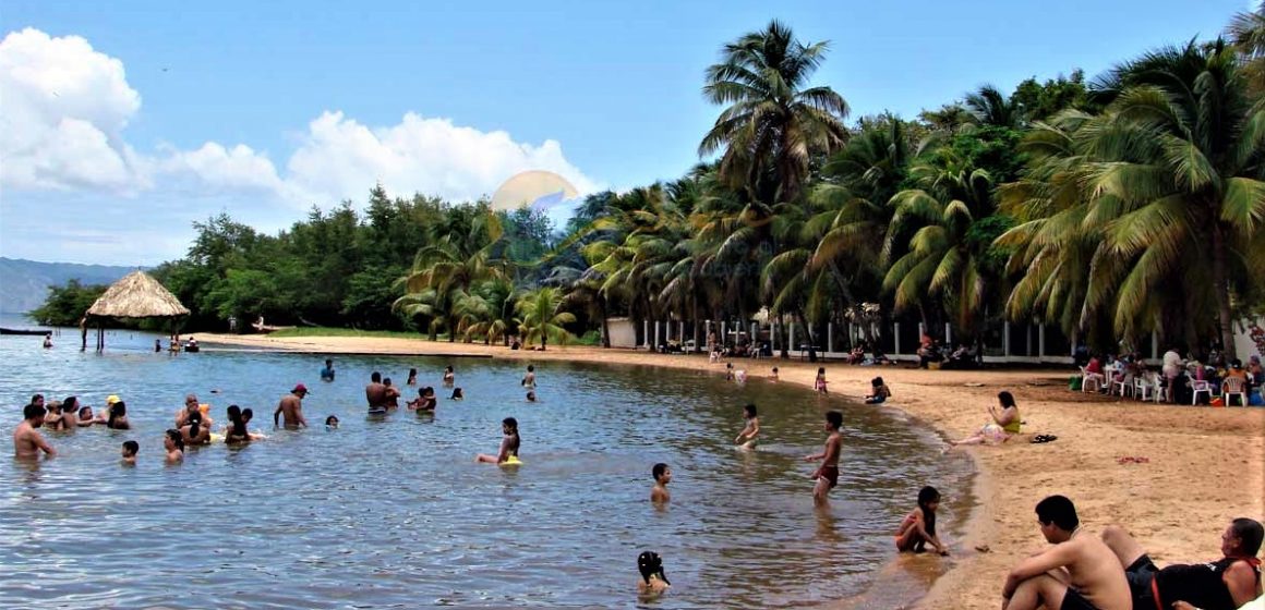 Carúpano, en el Caribe venezolano, desde donde antaño salían los mayores cargamentos de cacao y café, hoy se trata de una ciudad de ensueño para vacacionar, disfrutar de sus playas y de sus coloridos carnavales, considerados los mejores del país Vinotinto