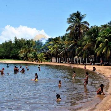 Carúpano, en el Caribe venezolano, desde donde antaño salían los mayores cargamentos de cacao y café, hoy se trata de una ciudad de ensueño para vacacionar, disfrutar de sus playas y de sus coloridos carnavales, considerados los mejores del país Vinotinto