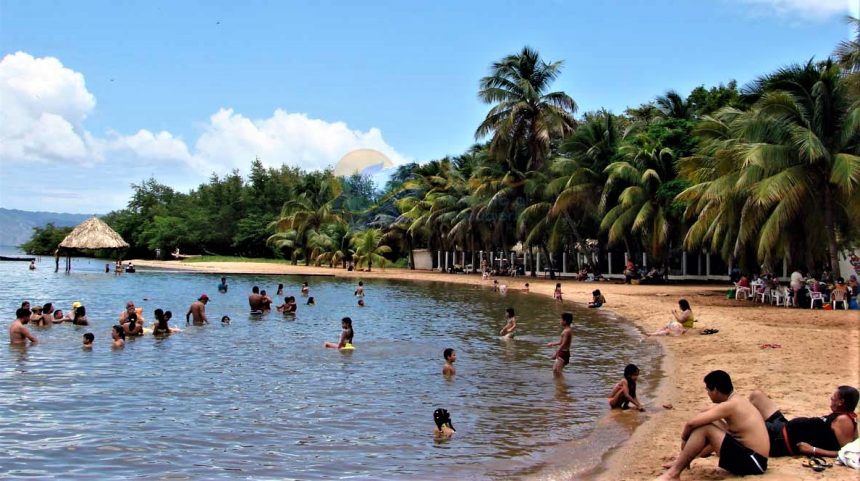 Carúpano, en el Caribe venezolano, desde donde antaño salían los mayores cargamentos de cacao y café, hoy se trata de una ciudad de ensueño para vacacionar, disfrutar de sus playas y de sus coloridos carnavales, considerados los mejores del país Vinotinto